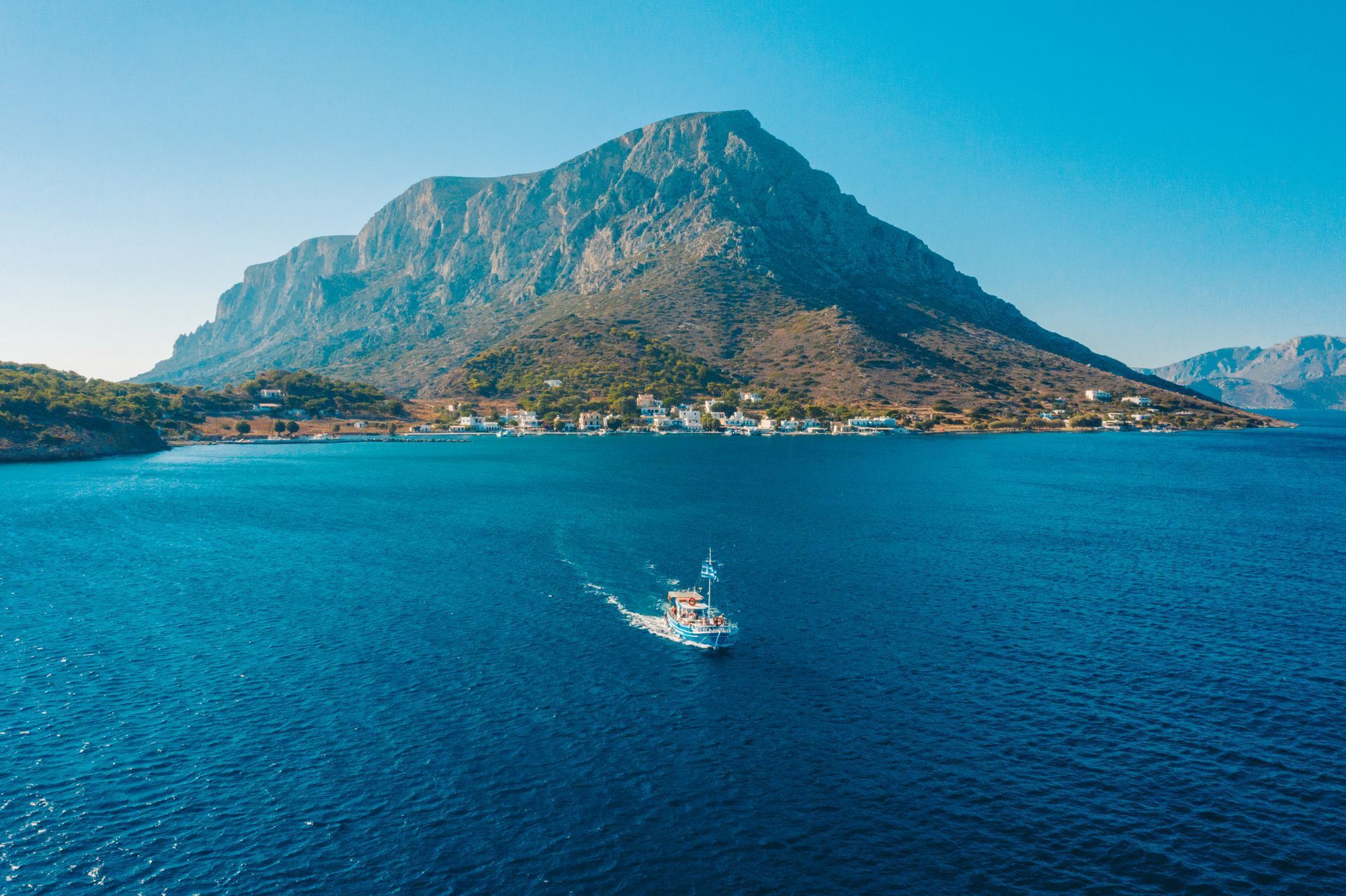 Przewodnik po Kalymnos: Prom z Turgutreis, Atrakcje Turystyczne i Informacje o Wyspie